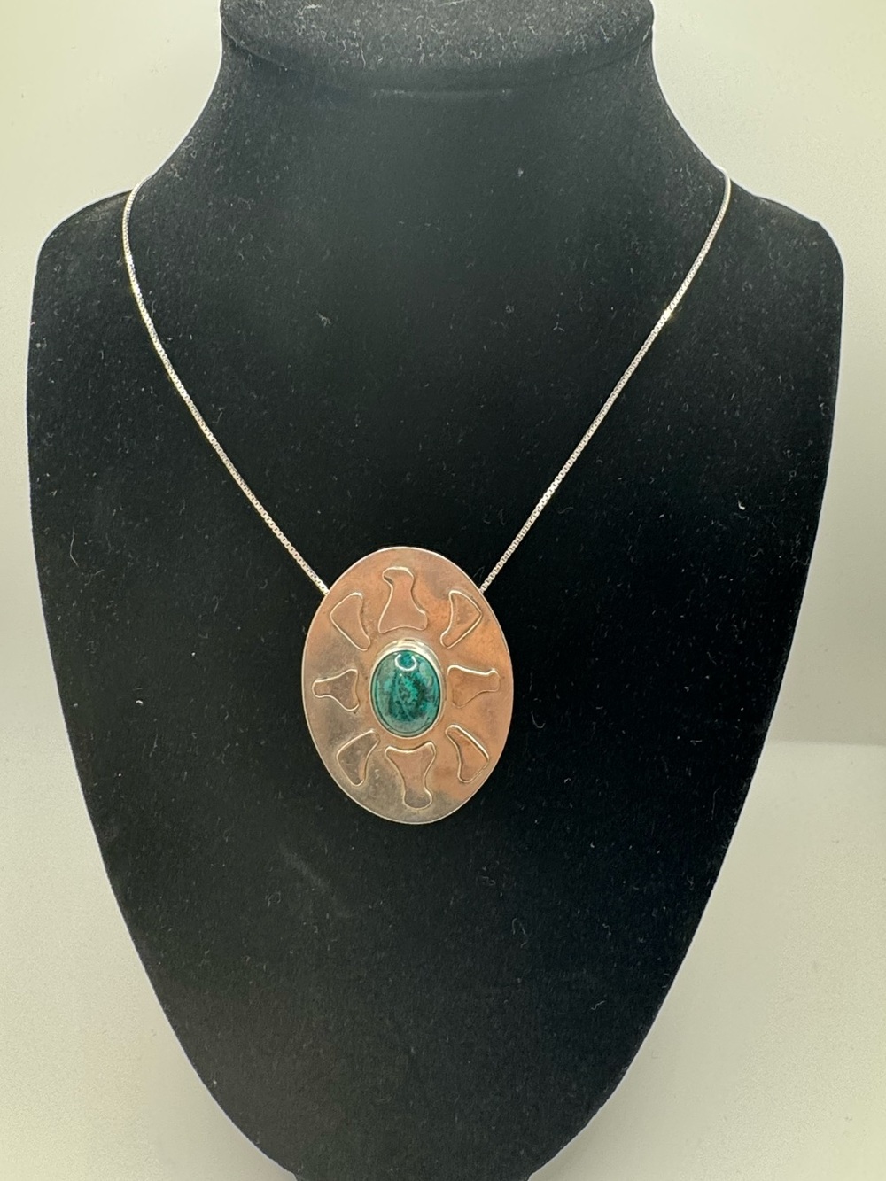 20" Sterling Silver And Malachite Necklace